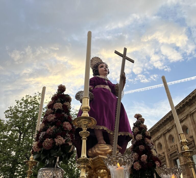 Tercer día de Triduo, Vía Crucis e imposición de medallas en Santa María de la Alhambra