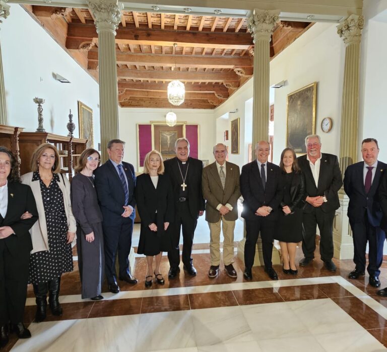 Presentación de la Junta de Gobierno ante el Sr. Arzobispo